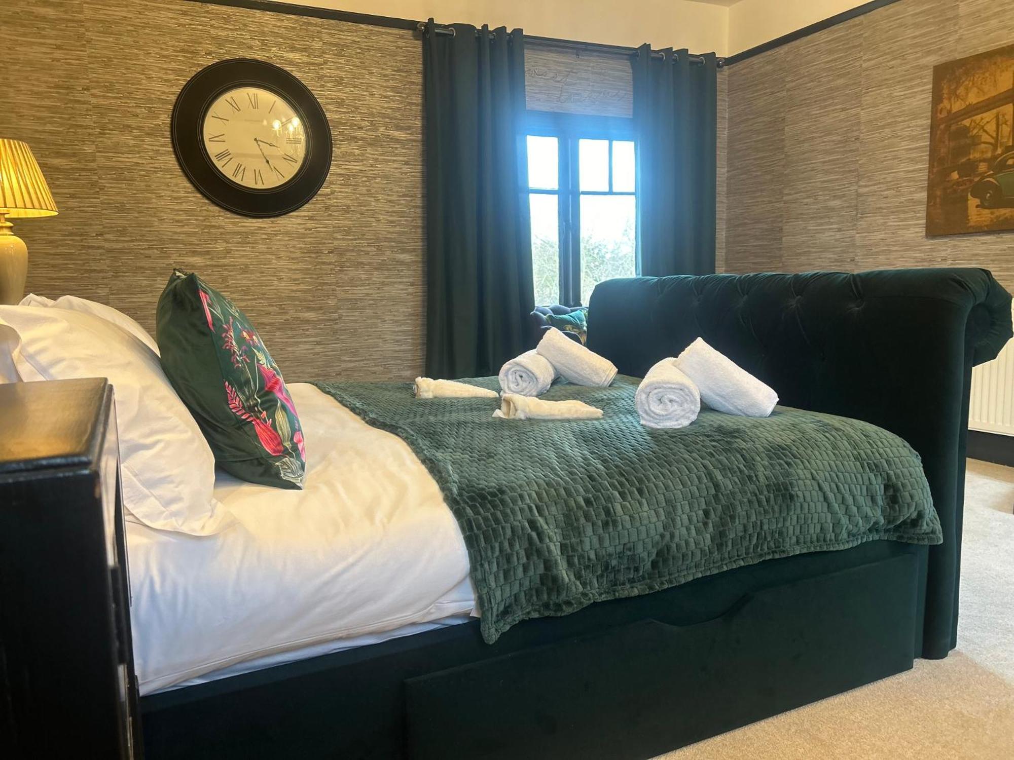 Park View Is A Beautiful Whole Entire House Close To Town Centre, Sleeps 8 In 4 Rooms, 2 Doubles And 4 Single Beds With 2 Shower Rooms, Available For Holidays, Insurance Stays, Trades People, Contractors, Pets Welcome Уисбек Экстерьер фото