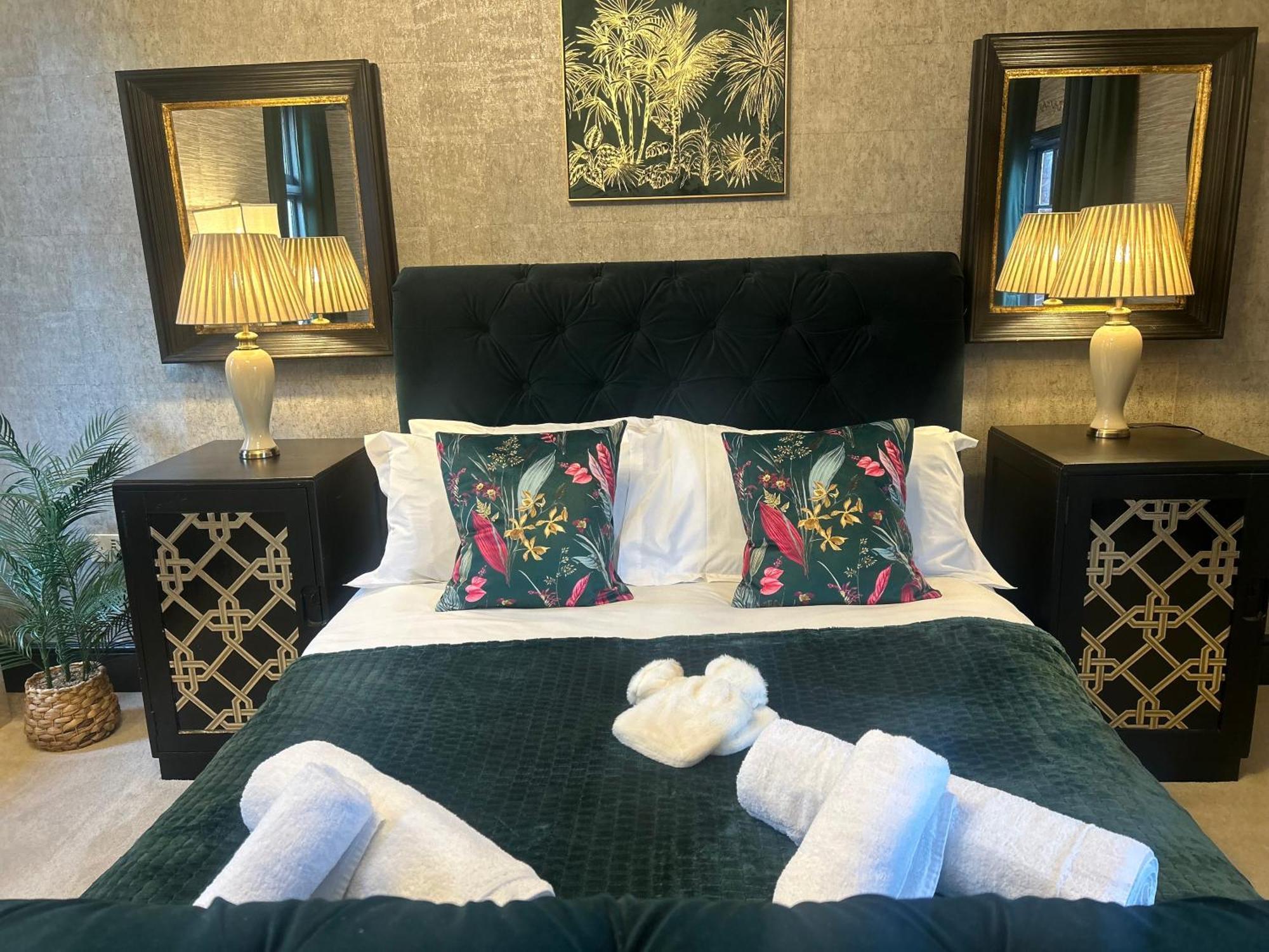 Park View Is A Beautiful Whole Entire House Close To Town Centre, Sleeps 8 In 4 Rooms, 2 Doubles And 4 Single Beds With 2 Shower Rooms, Available For Holidays, Insurance Stays, Trades People, Contractors, Pets Welcome Уисбек Экстерьер фото