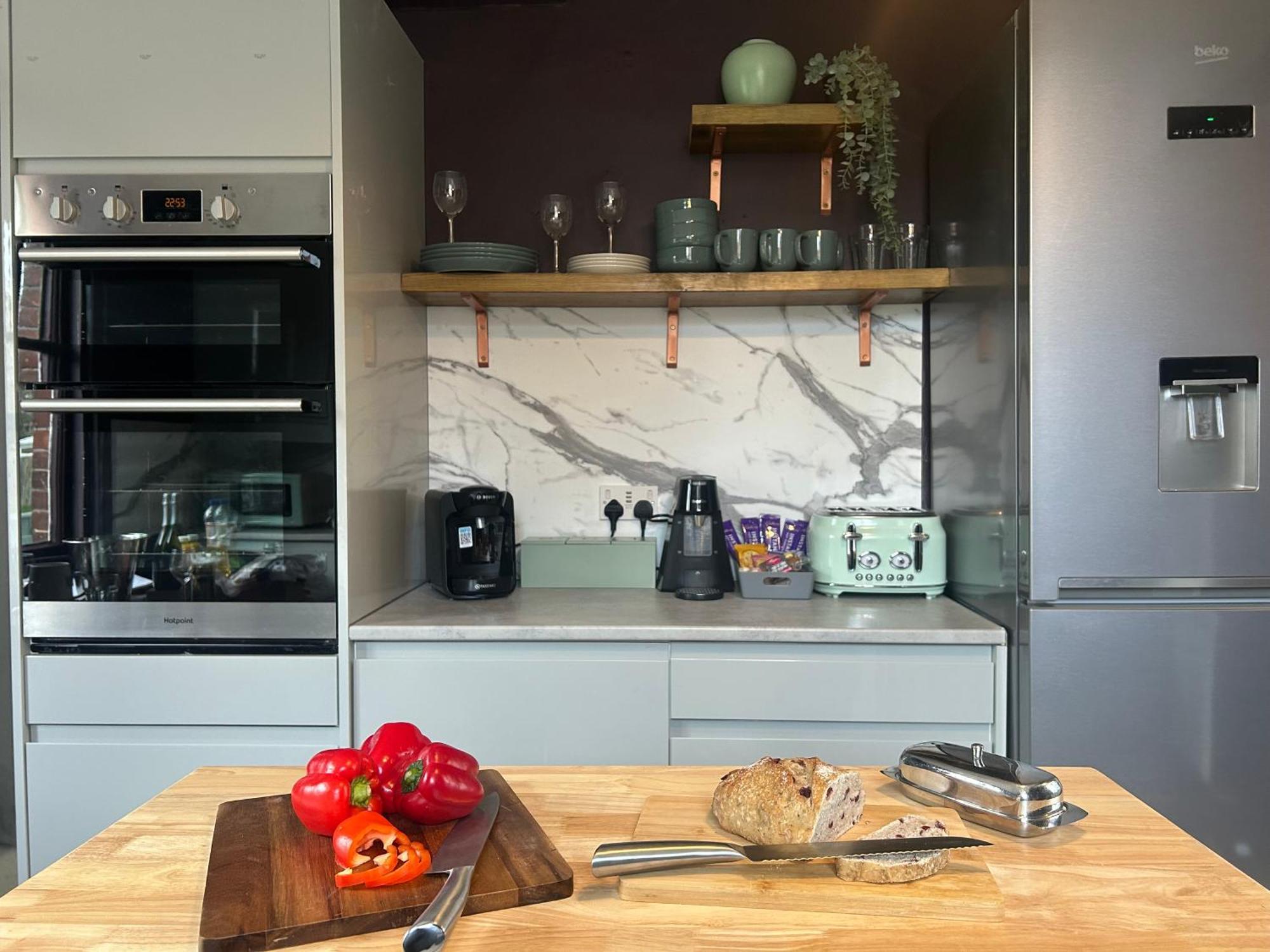 Park View Is A Beautiful Whole Entire House Close To Town Centre, Sleeps 8 In 4 Rooms, 2 Doubles And 4 Single Beds With 2 Shower Rooms, Available For Holidays, Insurance Stays, Trades People, Contractors, Pets Welcome Уисбек Экстерьер фото