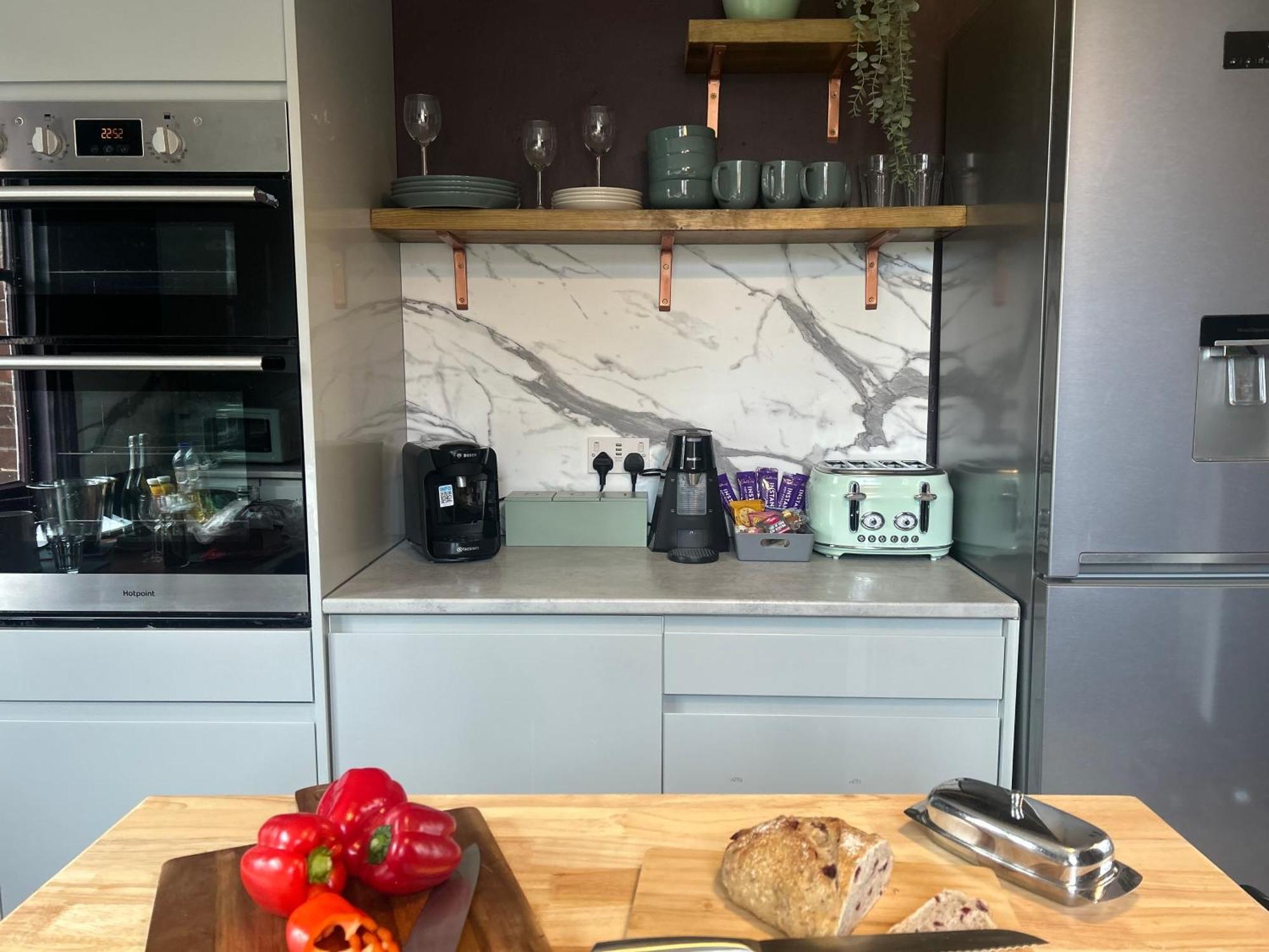 Park View Is A Beautiful Whole Entire House Close To Town Centre, Sleeps 8 In 4 Rooms, 2 Doubles And 4 Single Beds With 2 Shower Rooms, Available For Holidays, Insurance Stays, Trades People, Contractors, Pets Welcome Уисбек Экстерьер фото
