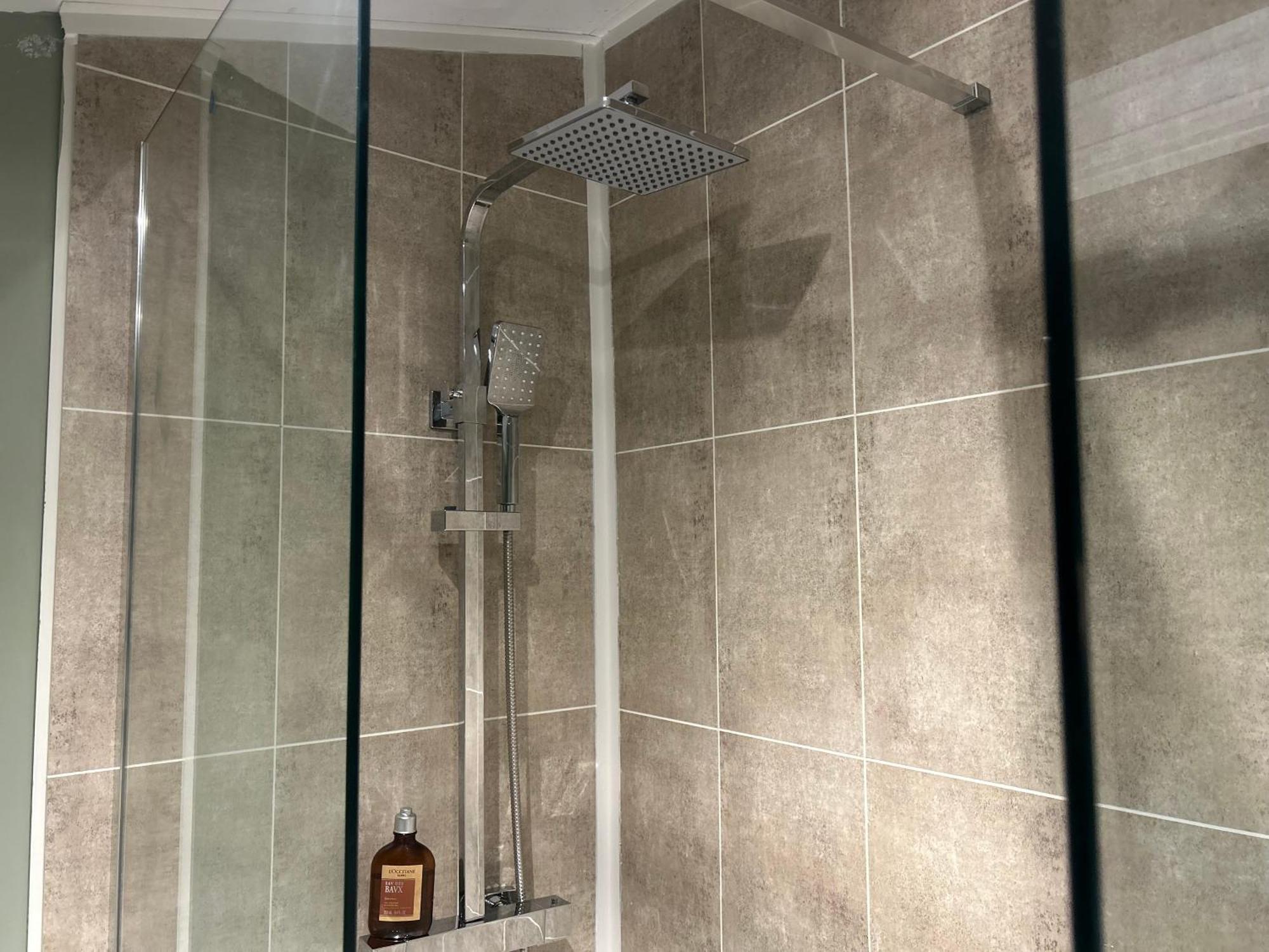 Park View Is A Beautiful Whole Entire House Close To Town Centre, Sleeps 8 In 4 Rooms, 2 Doubles And 4 Single Beds With 2 Shower Rooms, Available For Holidays, Insurance Stays, Trades People, Contractors, Pets Welcome Уисбек Экстерьер фото